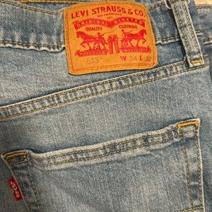Men’s Levi some distress size 34